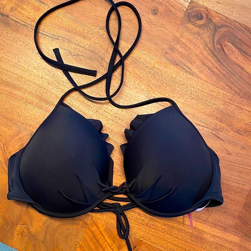 Victoria’s Secret swim top 32d